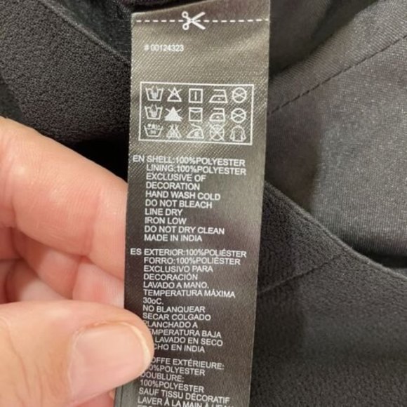 Forever21 Contemporary Womens Medium‎ Black Embroidered Pom Pom NWT Shorts - Picture 6 of 6